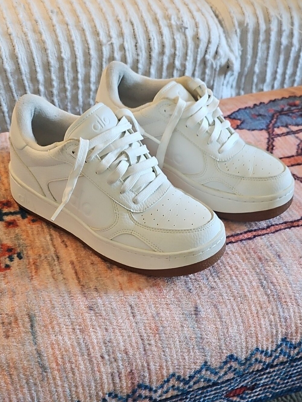 ALO Recovery Mode Sneaker - Natural White/Gum